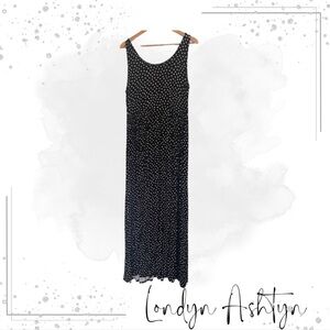 BLACK AND WHITE SLEEVELESS MAXI DRESS SIZE XL